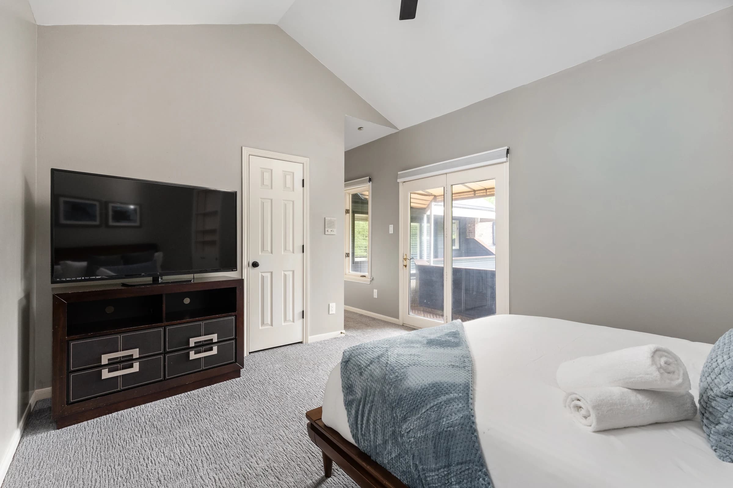 Austin Private Resort 057 15aV1SQI HjNGMuJxldr2APlLx1dVV 4p 57 print 4812 Mantle Dr 57