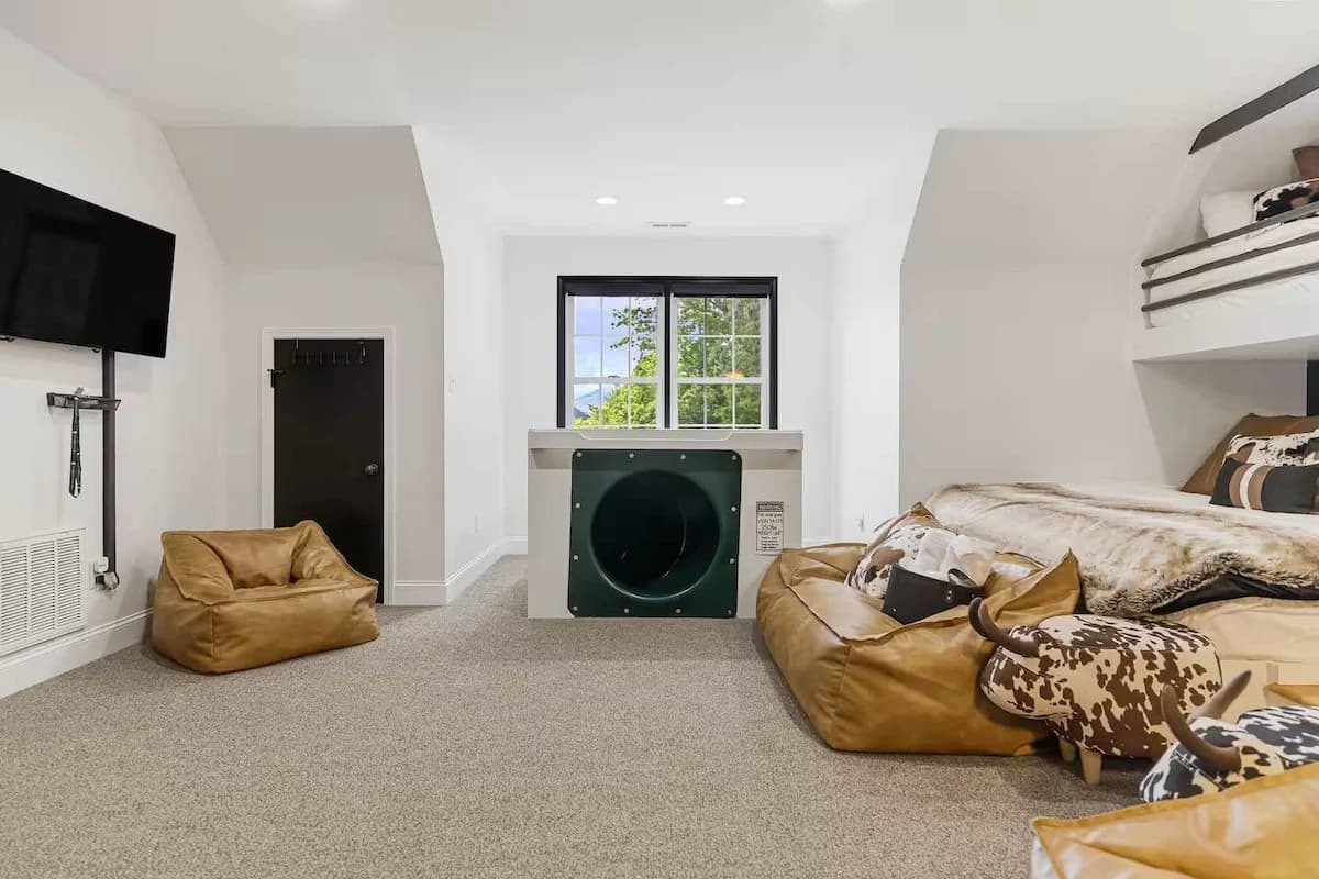 The Range 025 airbnb 2381104661