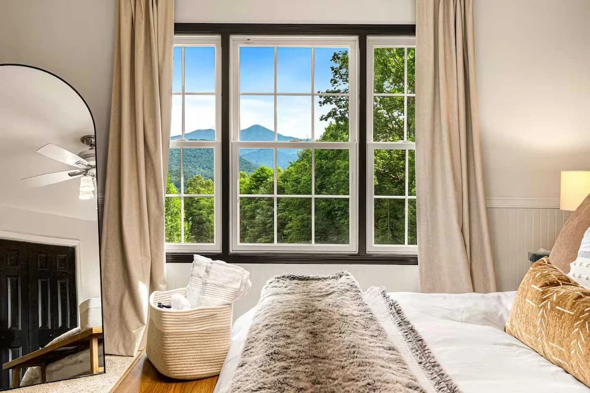 The Range 027 airbnb 2381104707