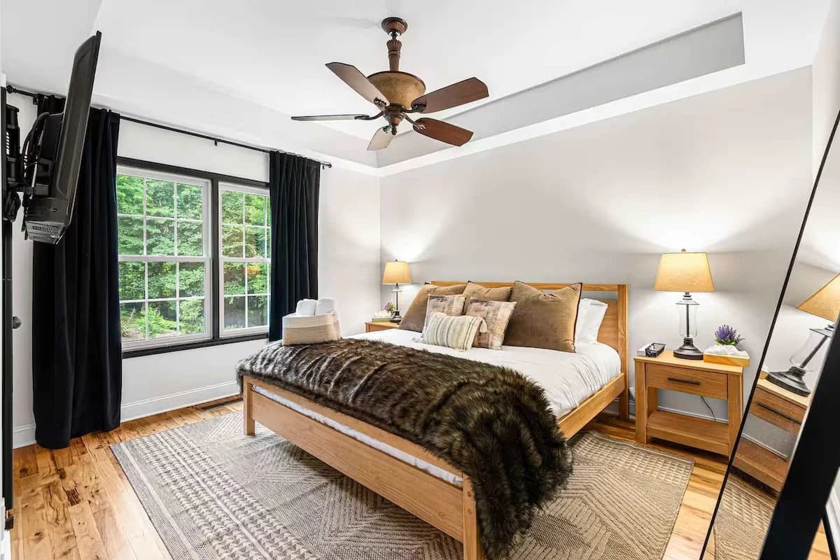 The Range 031 airbnb 2381104764