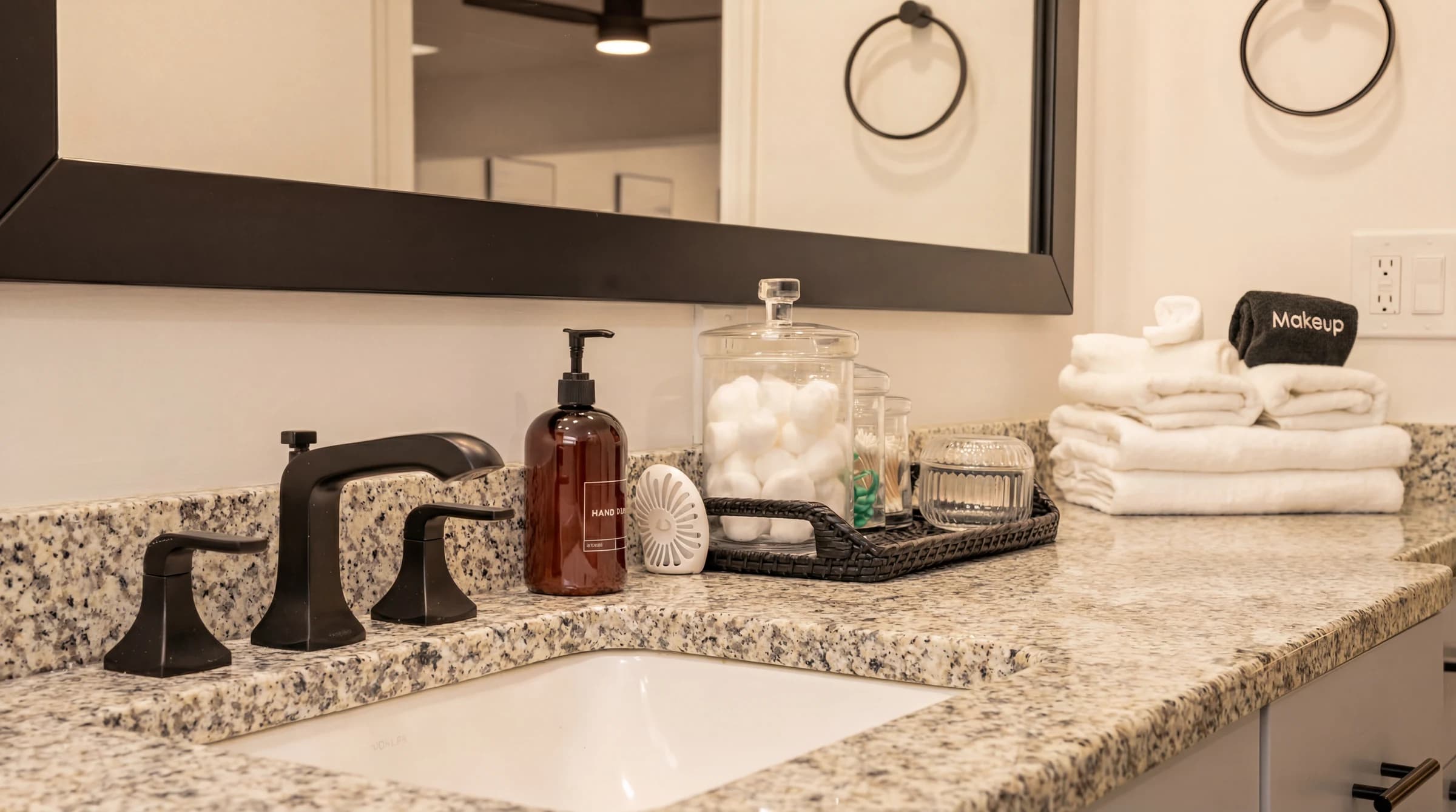 The Resort 019 1st6vmupriU9MllENV2jX aOdN5xgvQGp CLR1 BATH3 vanity detail AFTER