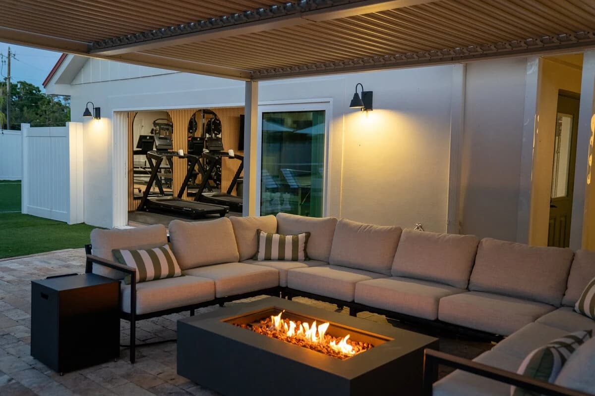 The Villa 007 airbnb 2389991135